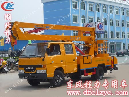 湖北程力高空作業(yè)車,打造滕州城市夜景 全面檢修城區(qū)路燈