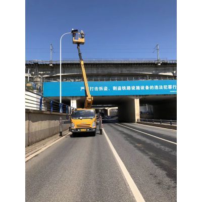 成都高空車出租,登高車出租,路燈車出租,就選思達租賃,專業(yè)、高效的團隊,助您發(fā)展